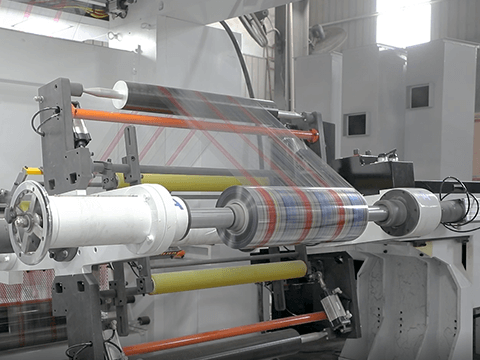 Мы специализируемся на производстве полного комплекта пластиковой мягкой упаковки и оборудования для бумажной упаковки.